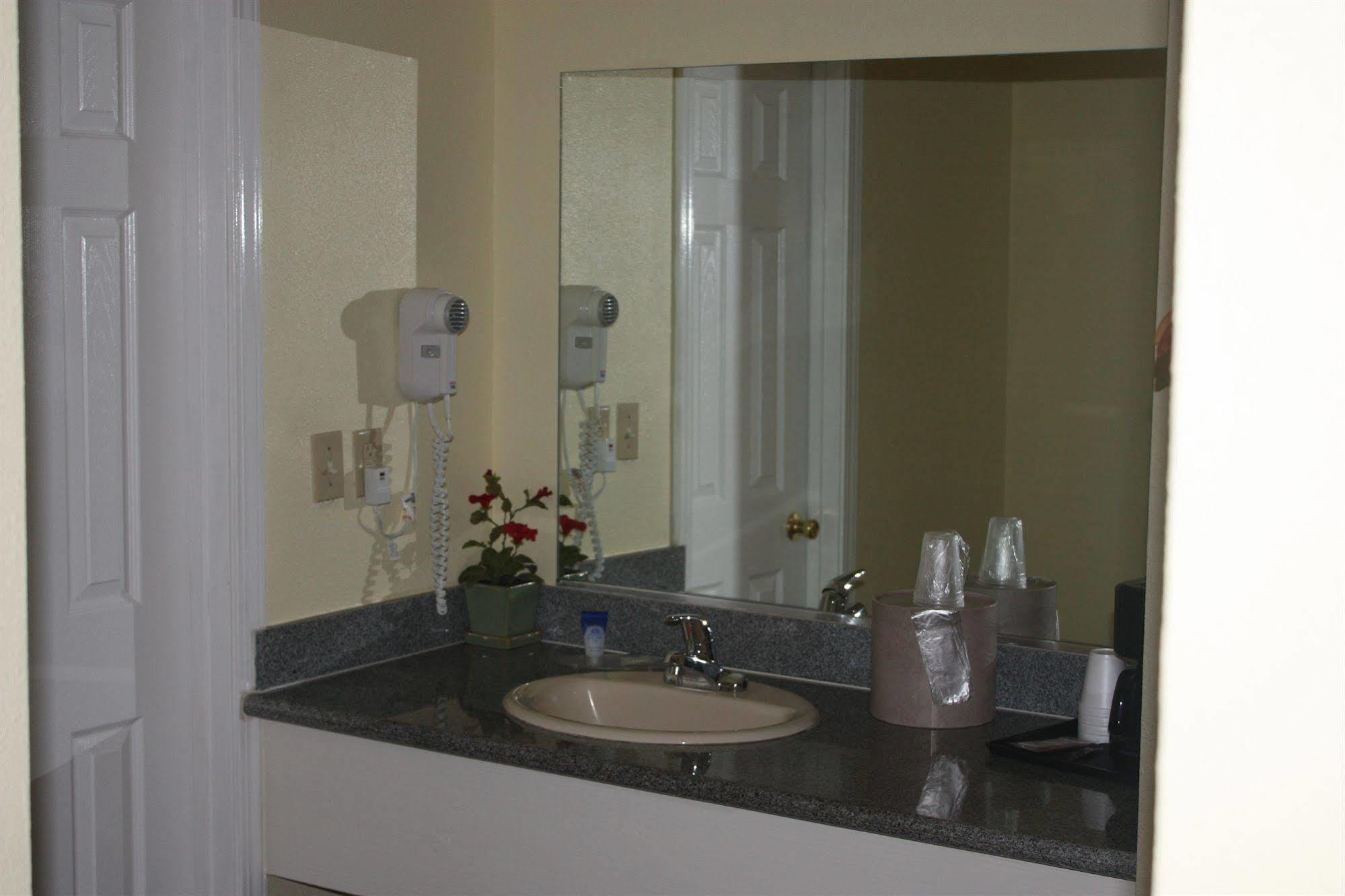 Value Inn & Suites Рединг Екстериор снимка