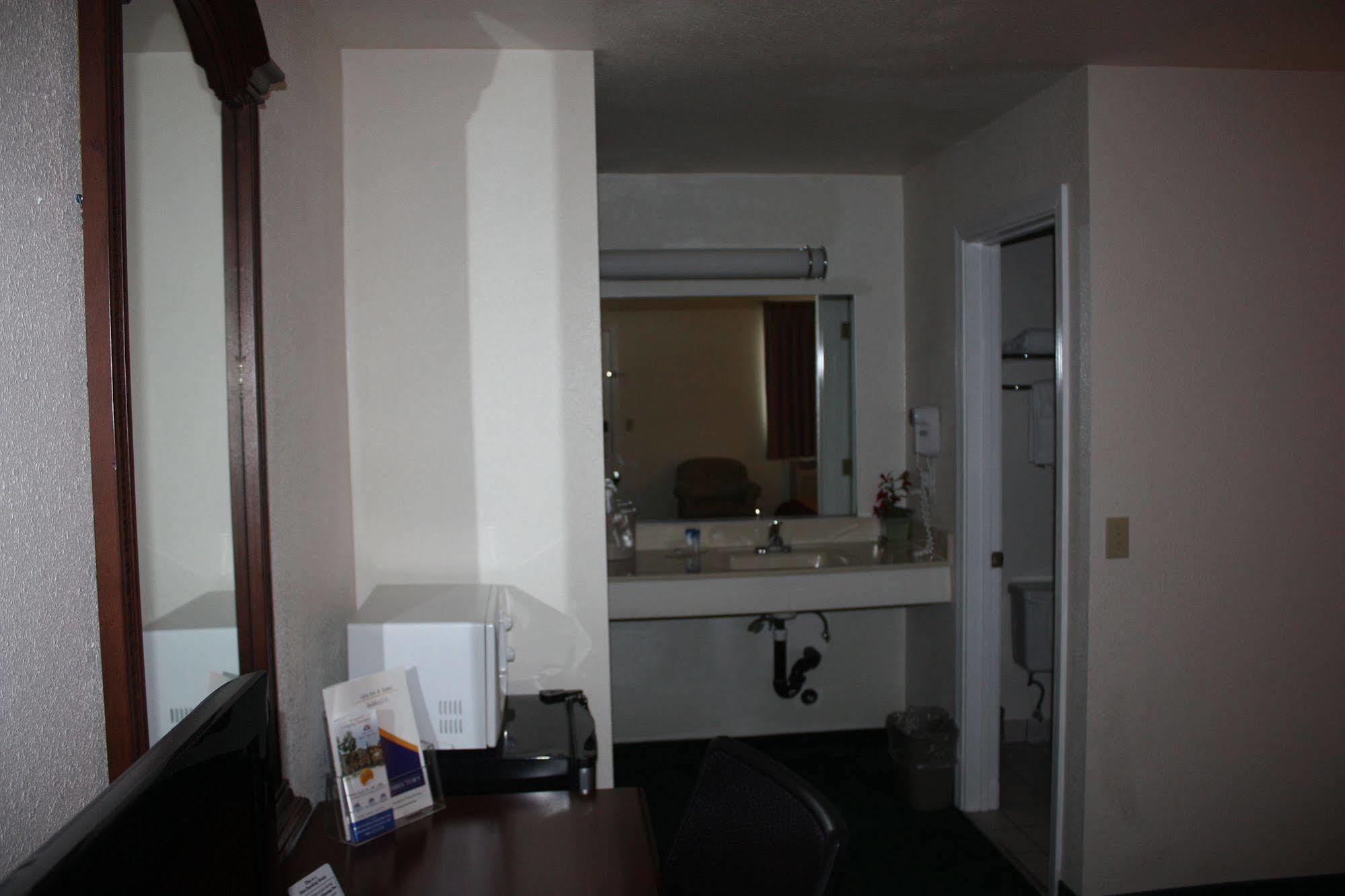Value Inn & Suites Рединг Екстериор снимка