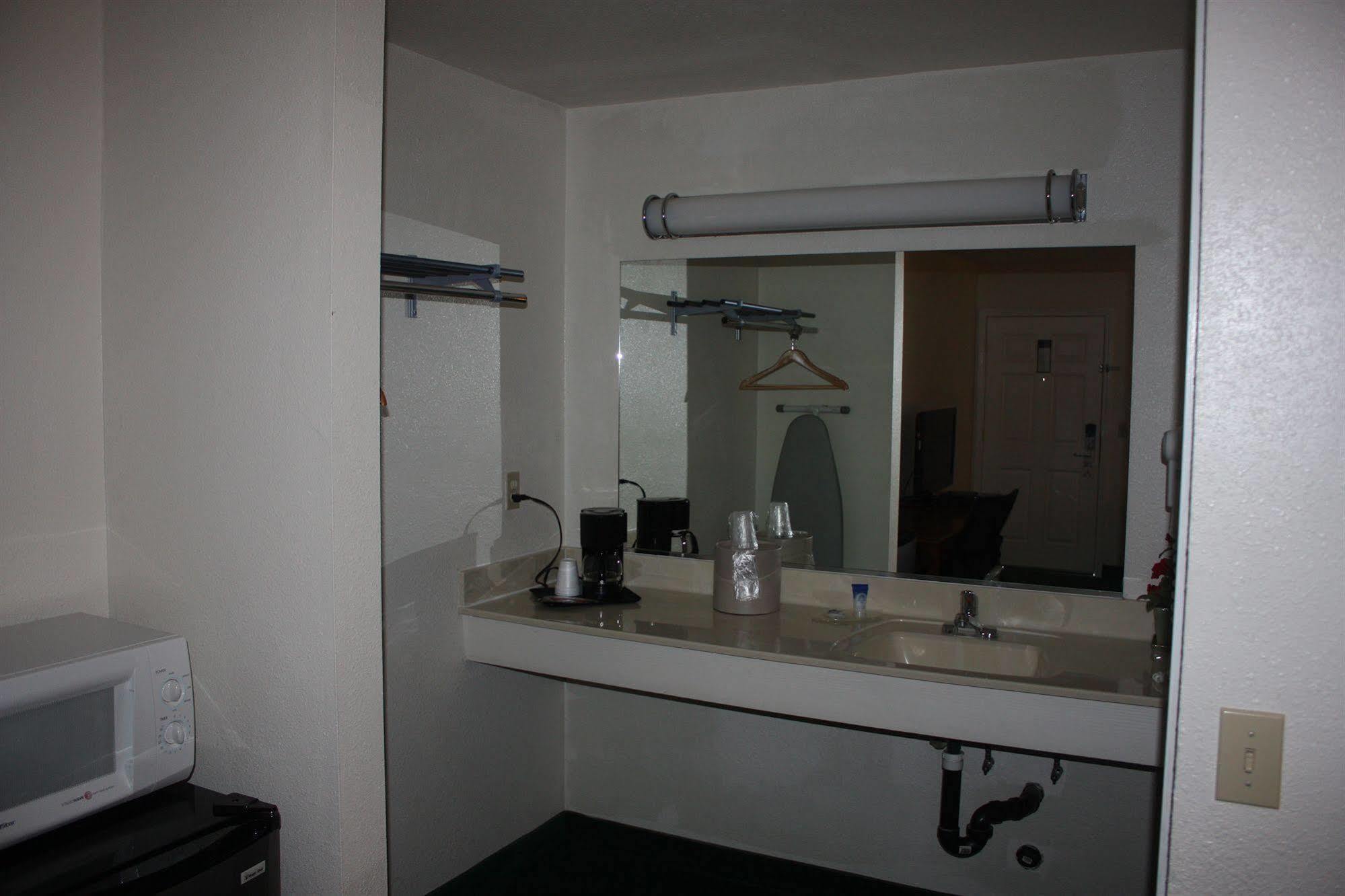 Value Inn & Suites Рединг Екстериор снимка