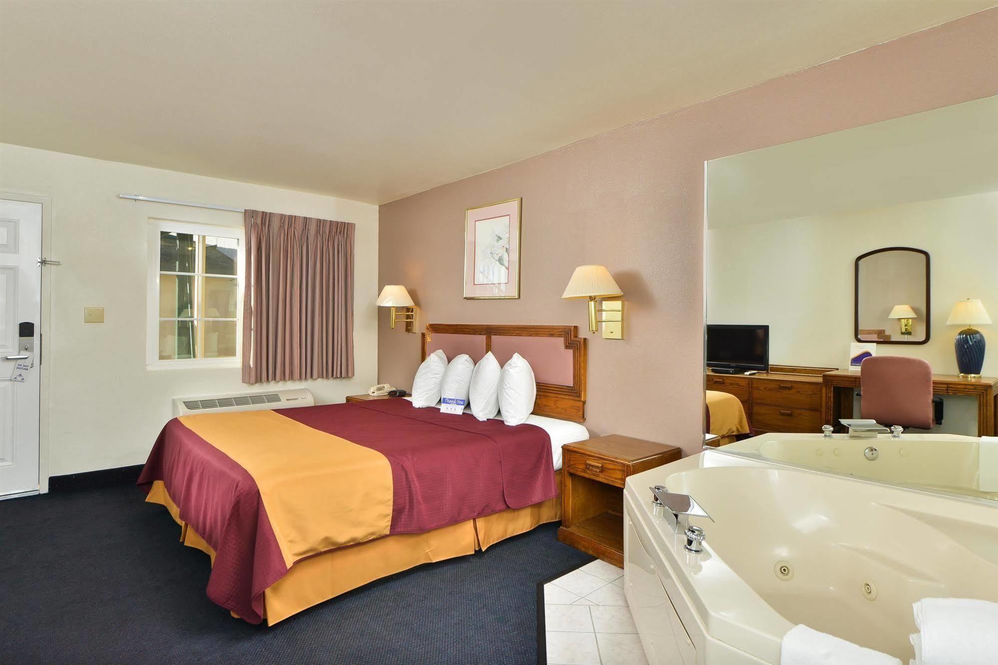 Value Inn & Suites Рединг Екстериор снимка